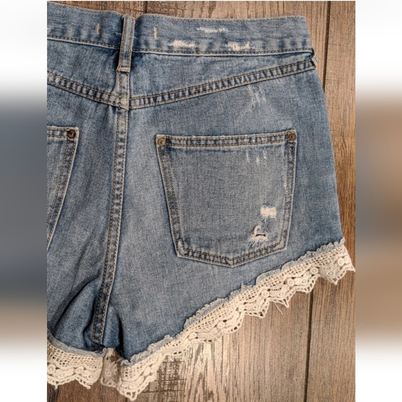 FREE PEOPLE Distressed Cutoff Shorts Sz 27 Denim Jean Embroidery Hem Medium Rise - Picture 10 of 12